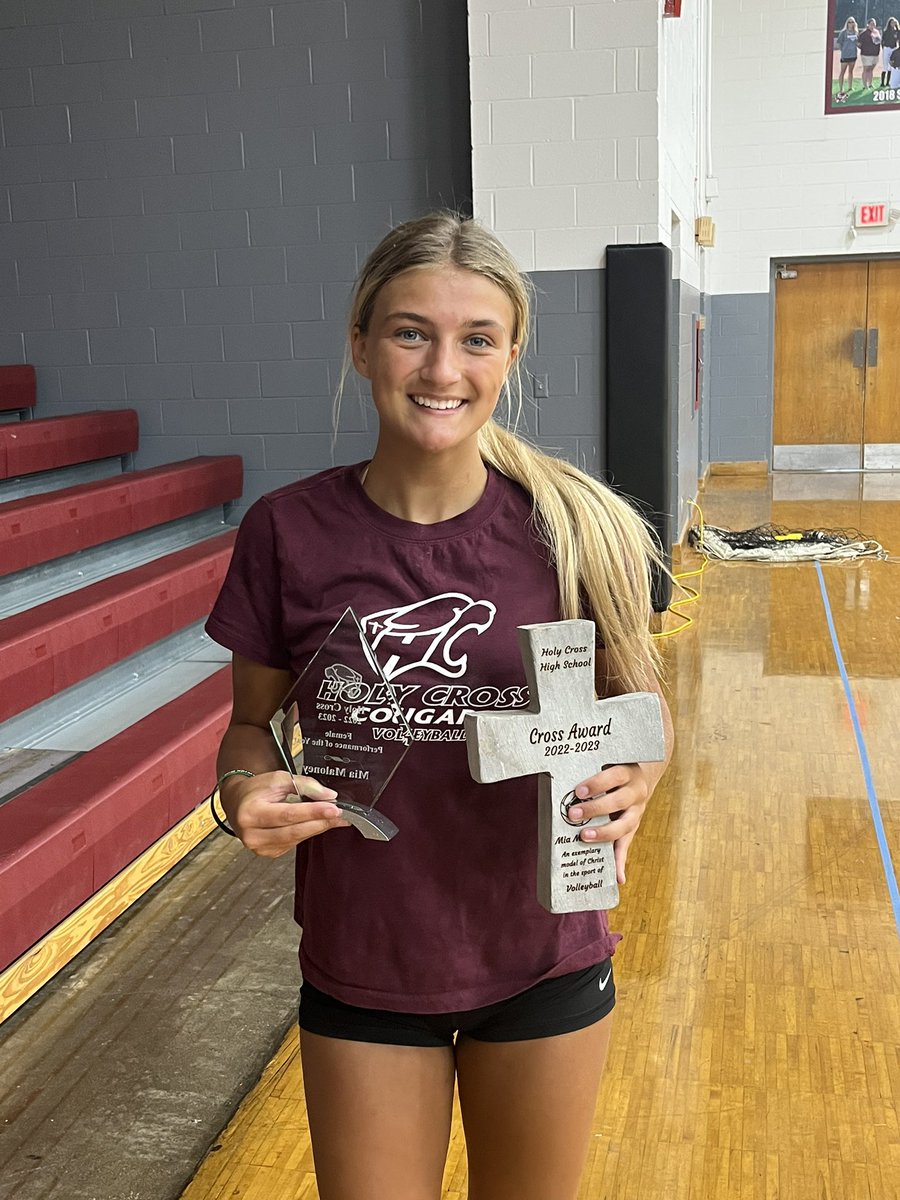 Congrats to Mia Maloney on winning Female Performance of the Year and the Cross Award at the 2023 Cougar Sports Awards! We are so proud of you!