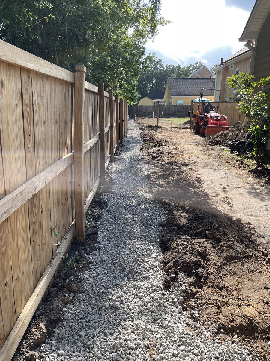 LizzyGetsSilly's tweet photo. New backyard who dis 😍🥰 https://t.co/i5AaGcurFY