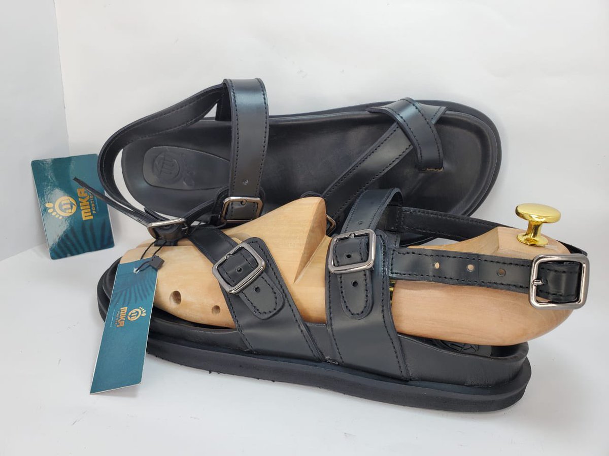 FootwearsMika's tweet photo. It worth then wear it ⚫️

Available in all adult sizes, send a dm to cop your and also for your loved ones 

Ugarte lavia yhemolee davido trending caramel ibiza Tinubu sandal mika sandal https://t.co/bJiSizoRyg