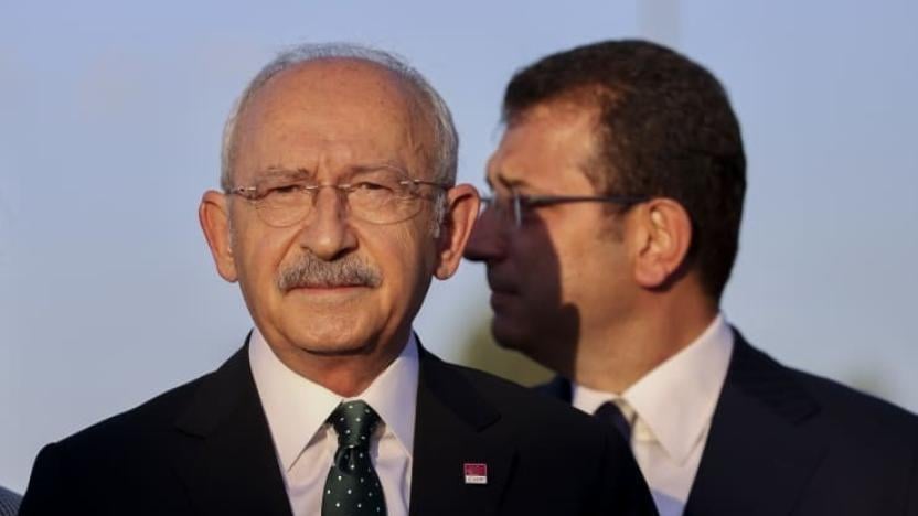 DENKLEM__'s tweet photo. •Çoğunluk tarafından istifası istenen ana muhalefet partisi CHP lideri Kemal Kılıçdaroğlu'ndan MYK açıklaması:

''Toplumun beklentilerini dikkate aldım. Yenilenme istiyordu toplum, biz de bunu yaptık'' https://t.co/juZYAU0ukg