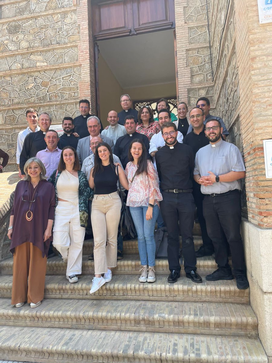 PUcaceres's tweet photo. El delegado de Pastoral Universitaria y director del SAR junto con Amalia Perez participan en el encuentro de Pastoral Universitaria del sur de España en Antequera (Málaga), viviendo un momento sinodal de convivencia, de compartir actividades y proté tos y de rezar todos juntos. https://t.co/JB8m5v9vzc