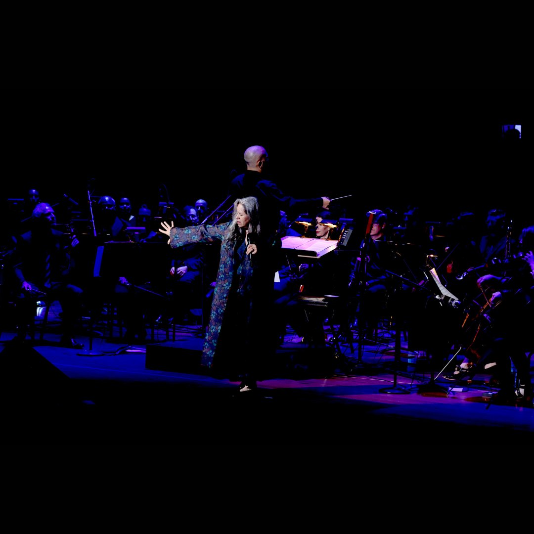 NatalieMerchant's tweet photo. Thank you, New York City, Abena Koomson-Davis and @TheKnightsNYC! #keepyourcourage
#alicetullyhall at @LincolnCenter
#nataliemerchant #theknightsorchestra
#abenakoomsondavis #NYC https://t.co/ziEzInOjCI