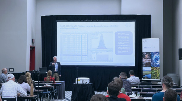DART_MS's tweet photo. Monday morning, Francois Espourteille and Carsten Baessmann explored how #DARTMS and #EVOQ have revolutionized #AnalyticalChemistry, #MassSpec and Seized Drug Testing with chromatography free workflows, exponentially speeding up analyses. https://t.co/fo3893jUmc https://t.co/jR8As5BCls