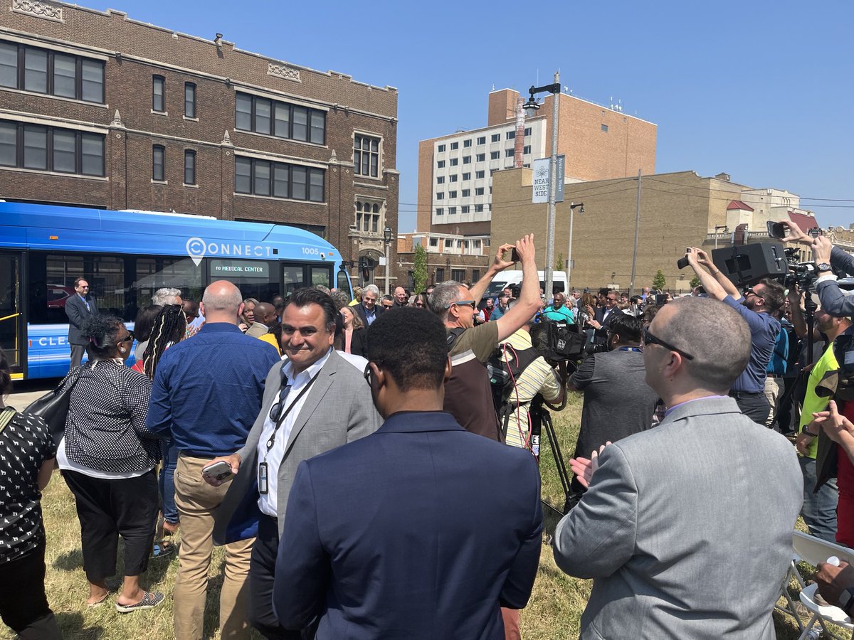 AboothAshley's tweet photo. Great turnout for the official rollout of ⁦⁦@RideMCTS⁩ Connect 1 (EW BRT)! ⁦@HNTBCorp⁩ is proud to be part of such a great project in the Milwaukee region! https://t.co/z1oe1QE9YI