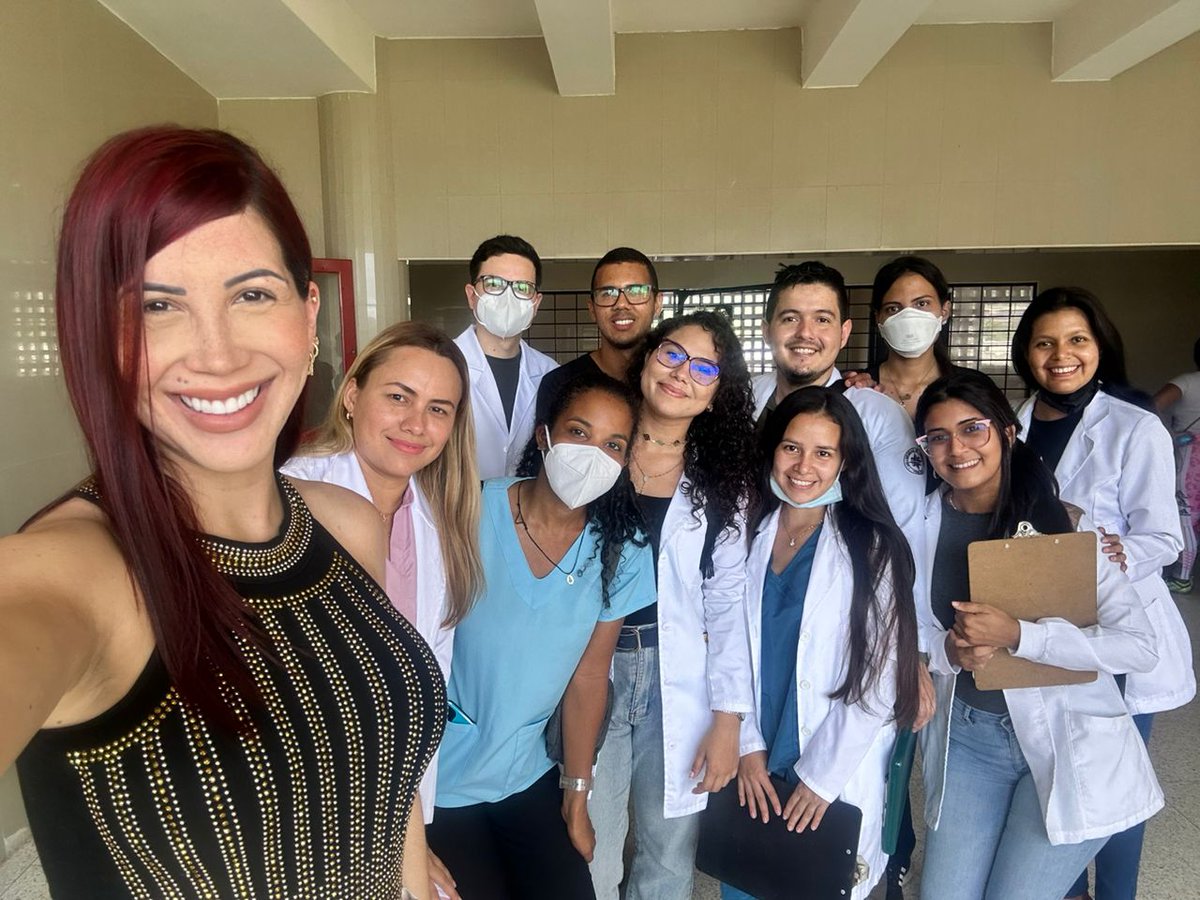 JTitanM's tweet photo. ✨🙌🏻🩺😇☕ #medicina #hospital #internosdepregrado #boys #promo100 #salud https://t.co/zzp0GdMaOY