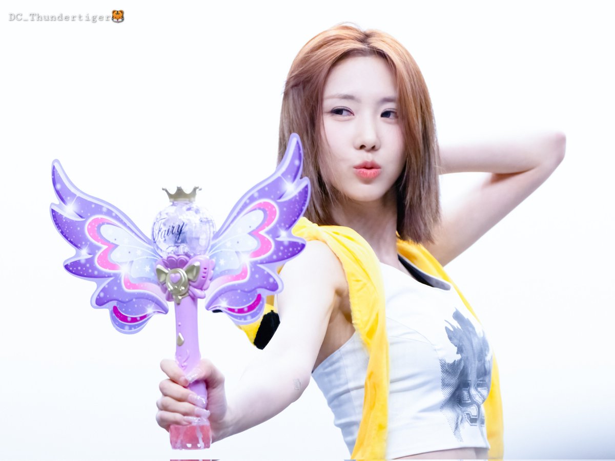 DC_Thundertiger's tweet photo. 230604 에버라인 오아시스 아트홀 팬싸 HQ

#드림캐쳐 #유현 #김유현 #DREAMCATCHER #YOOHYEON

@hf_dreamcatcher https://t.co/3aw1nSBKO3