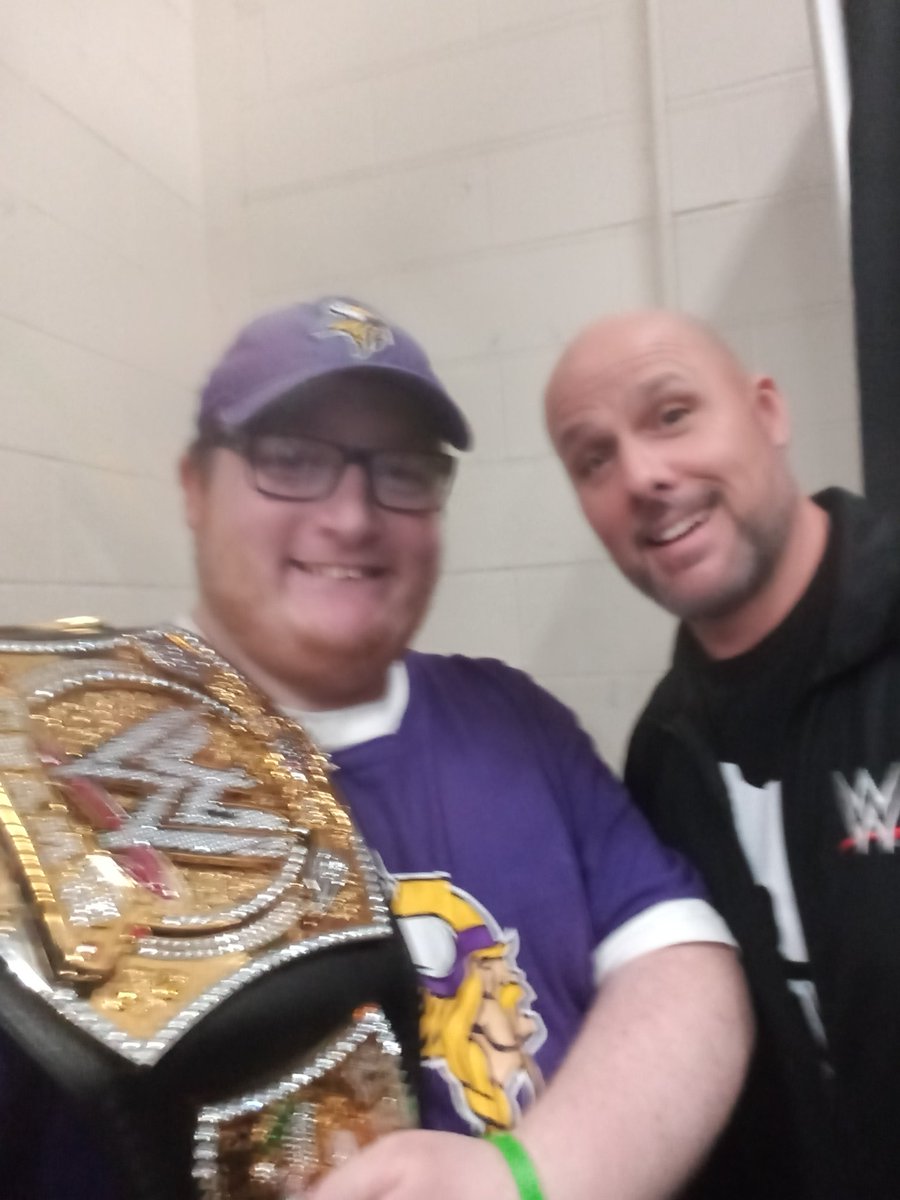 @ScrapDaddyAP thanks for the selfie @WWE @XLCenter #WWERaw