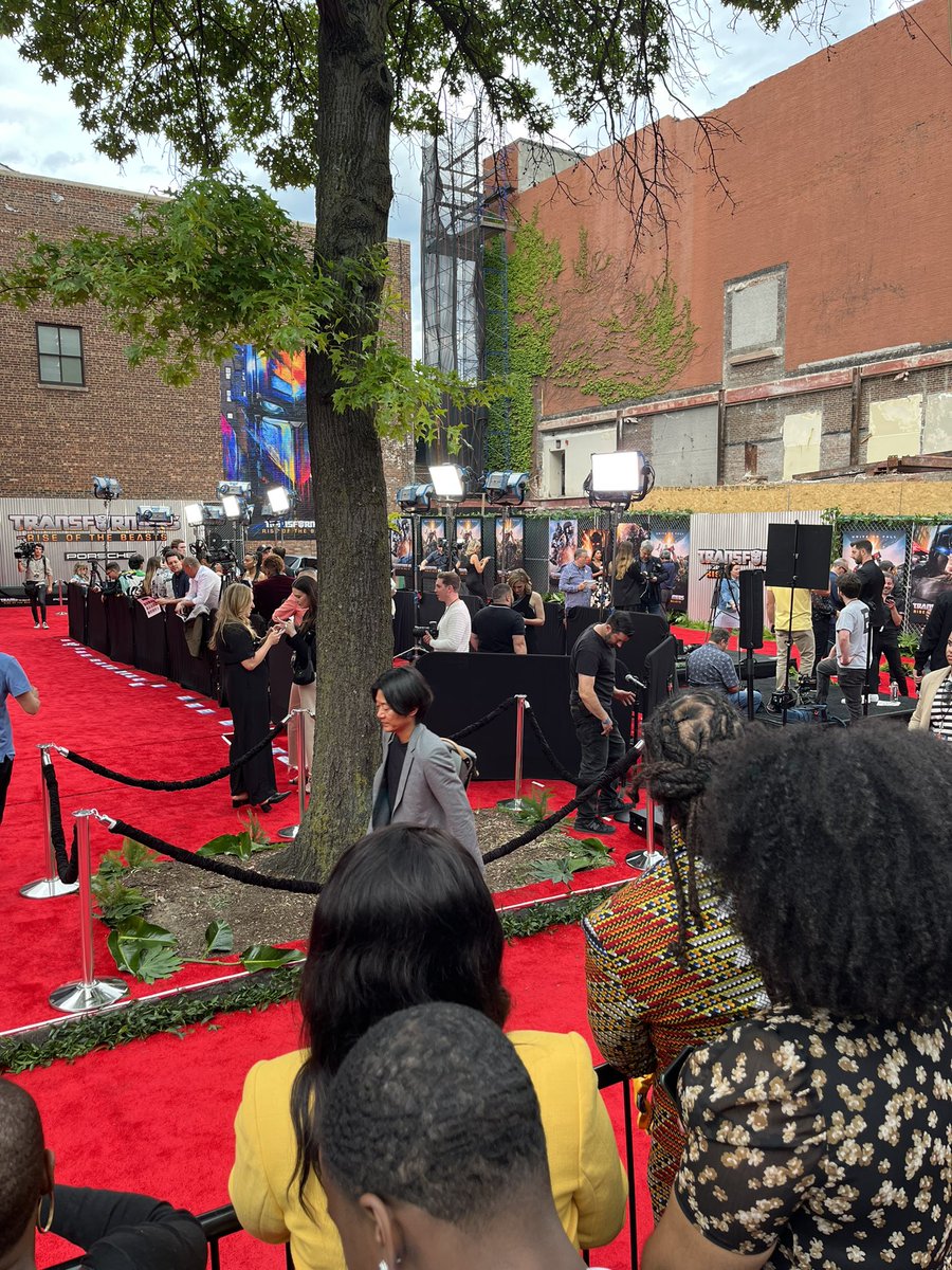 I’m live at the #redcarpet on my Instagram @transformers #tranformersriseofthebeasts #Transformers