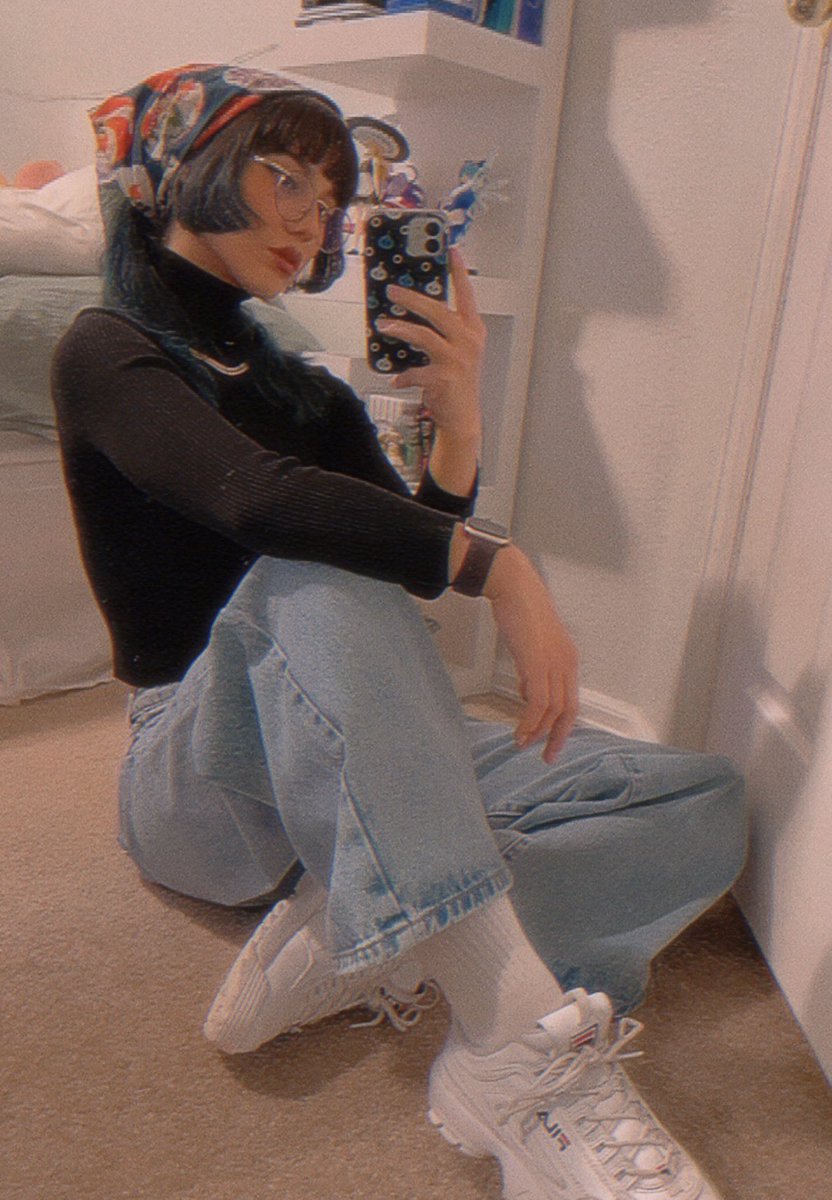 Oxillery on Twitter: "regular outfit vs cosplay"