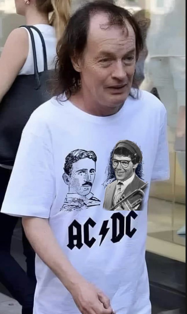 MartaTAmo's tweet photo. @CarlangasOK A nosotros nos gusta más ésta remera…. 😃, aunque (como decía Macedonio) “…la belleza no tiene porqué ser cierta”. 

¿Ya pasó por el bar San Millán en La Latina? https://t.co/03ysrad7n1