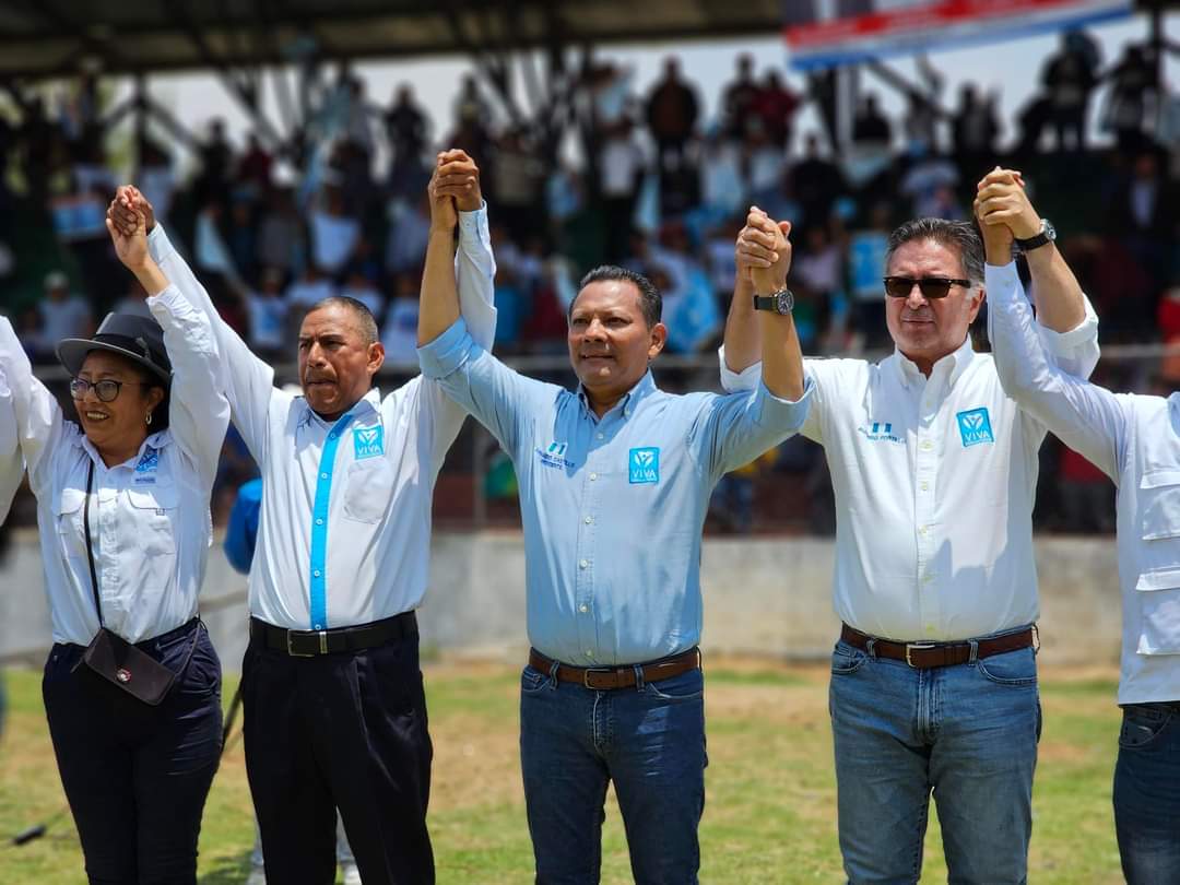 PartidoVivaGua's tweet photo. Nuestro único compromiso es con el pueblo de Guatemala, en pocos días los guatemaltecos tenemos en nuestras manos un crayón y 5 papeletas que representan el futuro del país!
#Elecciones2023GT #EleccionesGT2023 #PresidenteCastillo #RevoluciónDelTrabajo #Elecciones2023 https://t.co/SW8QS1XptH