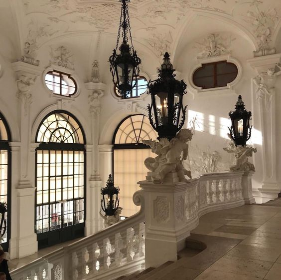 etherealdior's tweet photo. dreaming of running through these halls in a ball gown https://t.co/WS9pAKShmQ