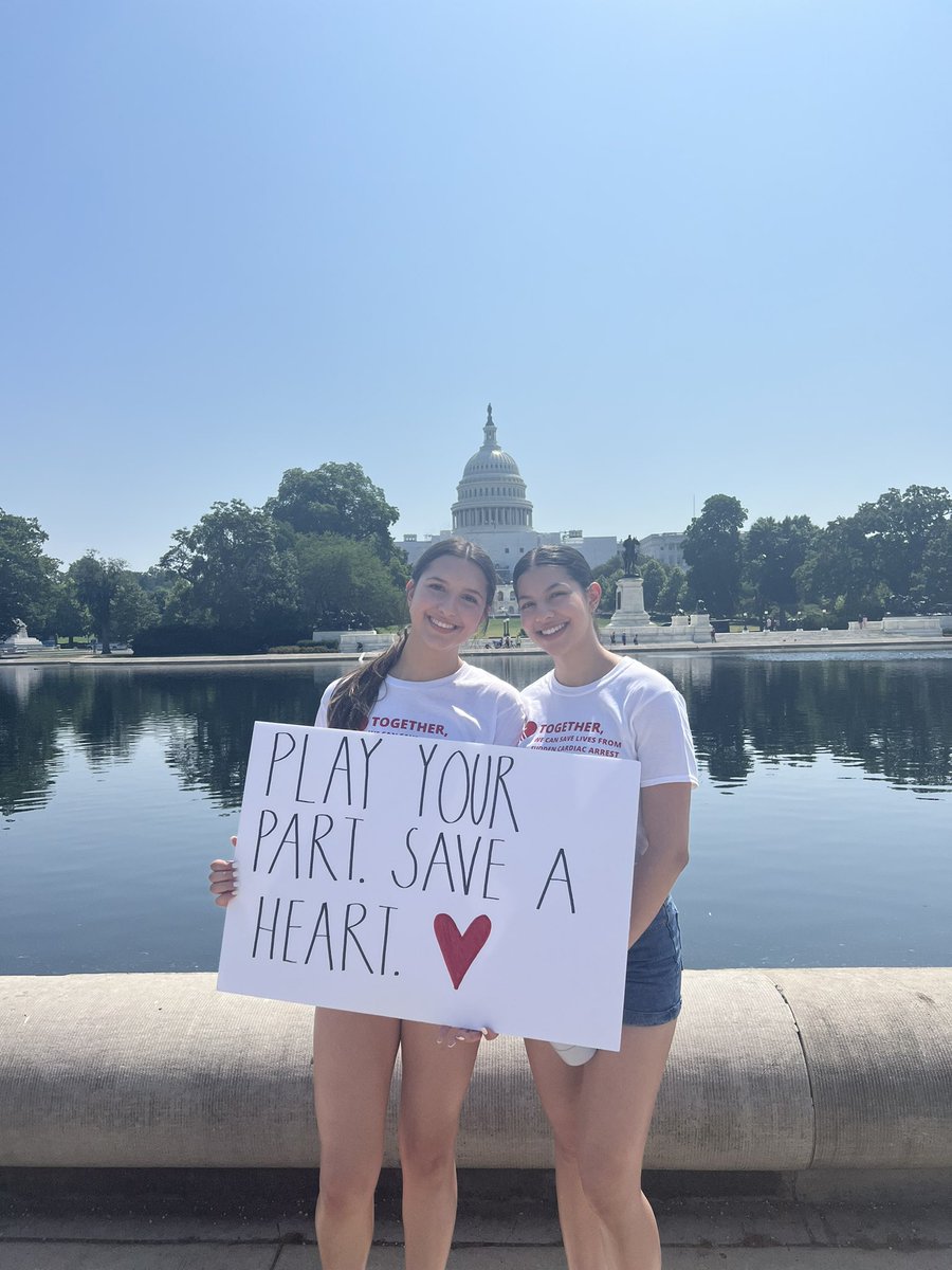 survivingsca's tweet photo. Surviving SCA took on Washington DC👏🏼 We marched to the Capitol, we did CPR in front of the White House, and we taught A LOT of people CPR &amp; AED skills! With the help of @everysecondcountscpr123 , we made our voices heard! Can’t wait for next year! #whitehouse #cpr #aed https://t.co/Ysq94kHPUf