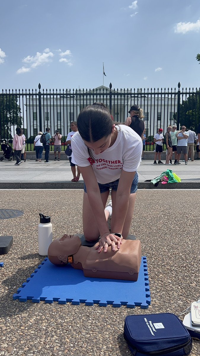 survivingsca's tweet photo. Surviving SCA took on Washington DC👏🏼 We marched to the Capitol, we did CPR in front of the White House, and we taught A LOT of people CPR &amp; AED skills! With the help of @everysecondcountscpr123 , we made our voices heard! Can’t wait for next year! #whitehouse #cpr #aed https://t.co/Ysq94kHPUf