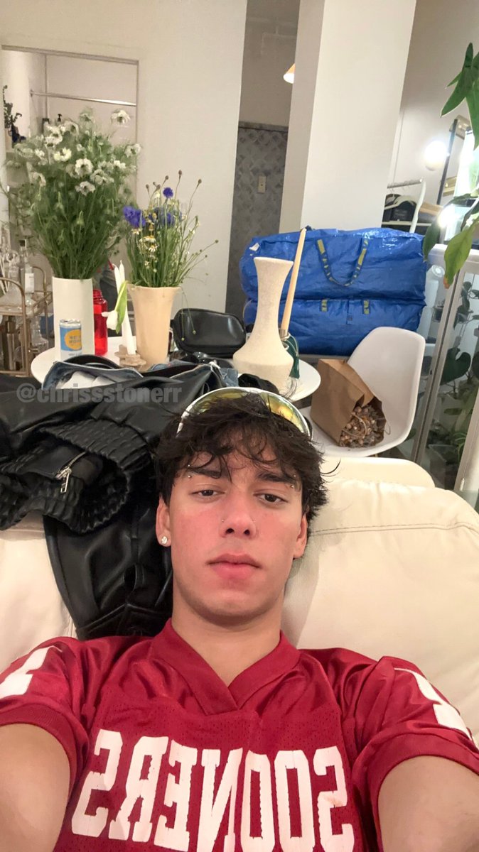 Chris Stone(18+) on Twitter: "how’s it hanging? 🐴"