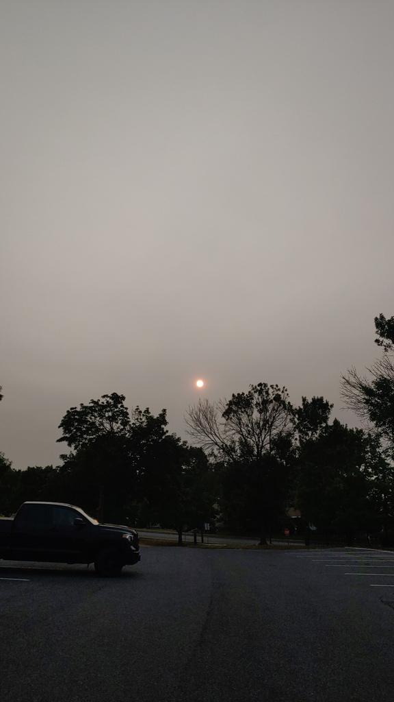 JesseSteffy's tweet photo. @MUweather Looks so eerie. Lititz, PA. Thanks for the explanation! https://t.co/50d4GzRbwY