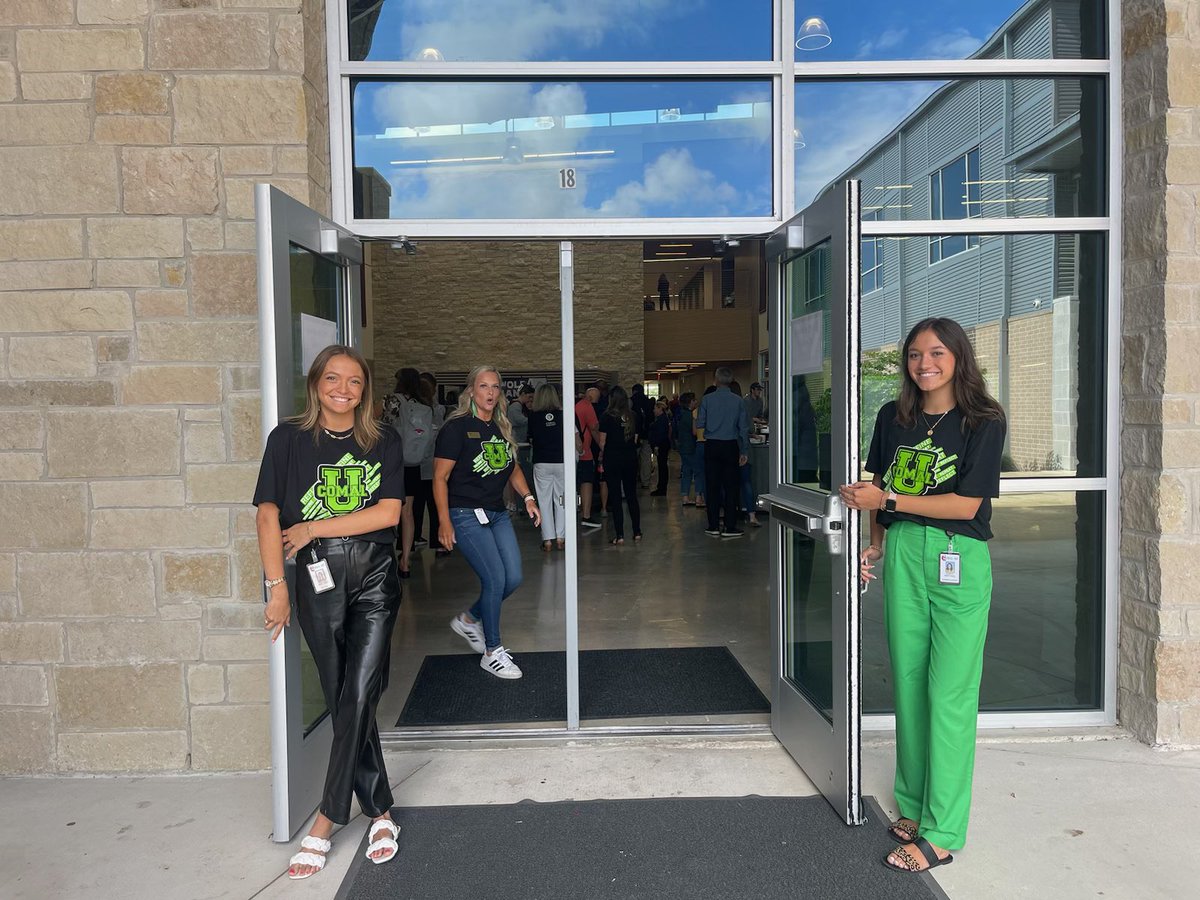 CISDSuptEA's tweet photo. Growing Greatness …and unintentional photo bombs. #comalu23 @cisdnews @DrChapmanCISD @hanna_schramm @KristaMoffatt @ComalCurriculum https://t.co/J0XEuJDW1V
