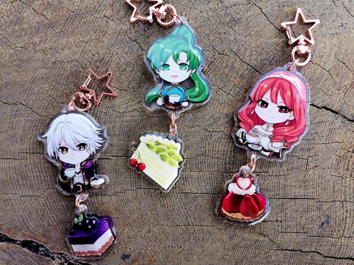 PEOPLEEEEEE, after 80 years, the keycharms finally arrived!!! ✨✨🫠👀
If someone feels interested, here is the link to my store! I have some of them left! 👇
etsy.me/45LtpEd 🫶🍀