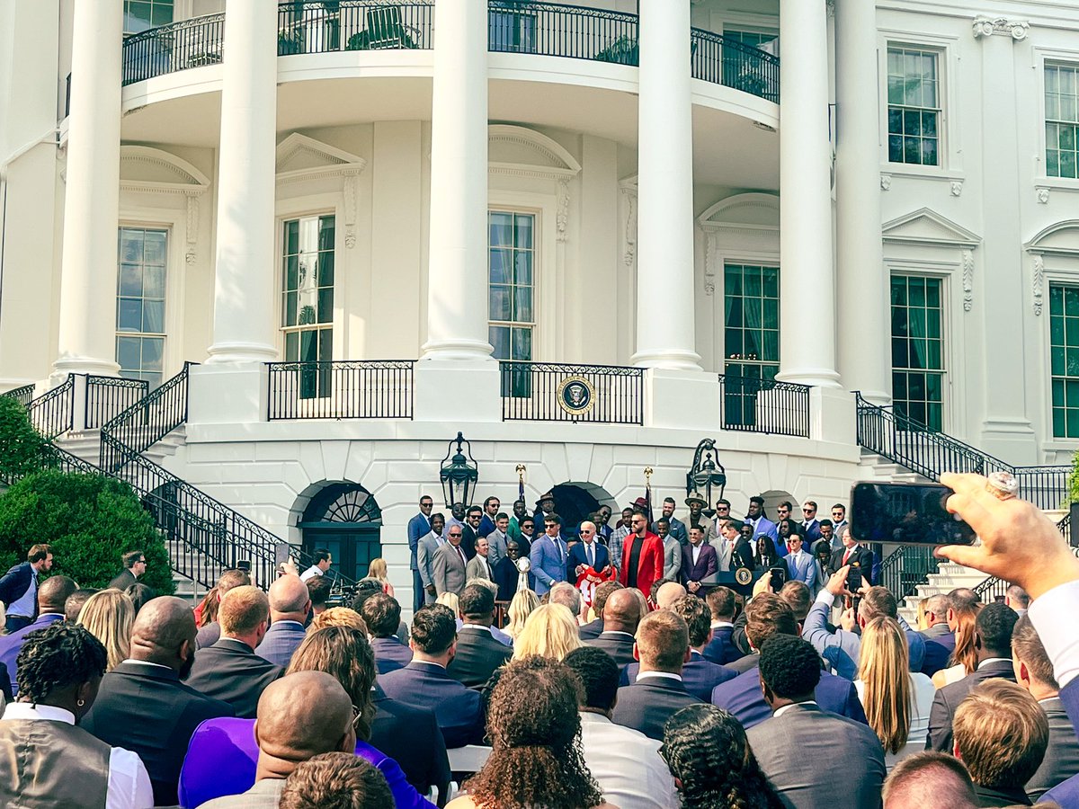 Lauren Arthur tweet media