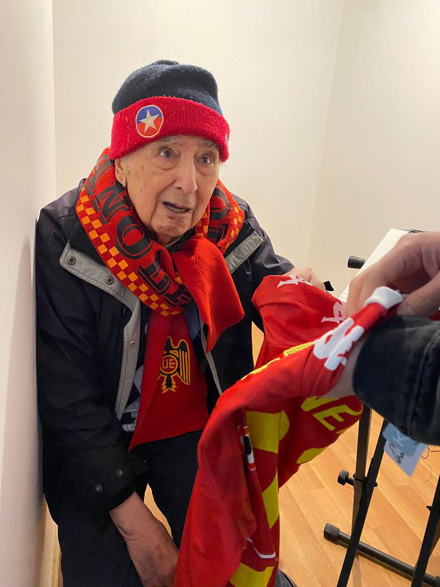 fpertenencia's tweet photo. QUÉ LINDO ES SER DE UNIÓN 🥹🟡🔴

Hace unas semanas nos contactamos con Juan Álvarez, quien nos comentó que su padre de 88 años estaba en una residencia de personas mayores y era hincha fanático de Unión Española. https://t.co/8eA4PpRR9C