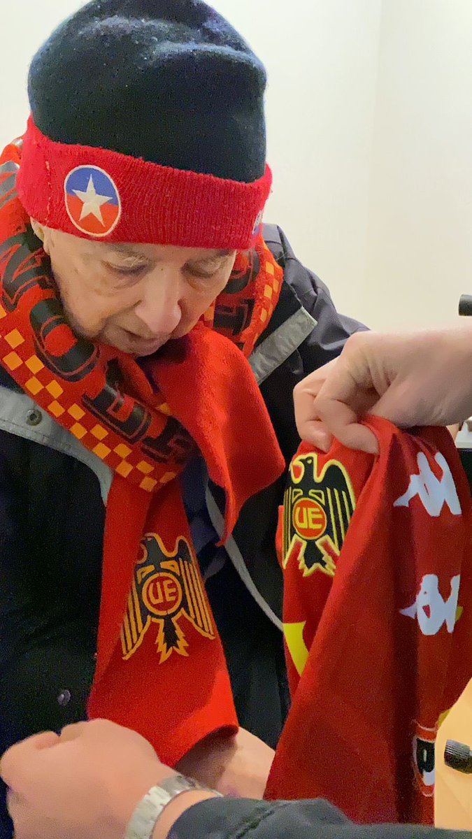 fpertenencia's tweet photo. QUÉ LINDO ES SER DE UNIÓN 🥹🟡🔴

Hace unas semanas nos contactamos con Juan Álvarez, quien nos comentó que su padre de 88 años estaba en una residencia de personas mayores y era hincha fanático de Unión Española. https://t.co/8eA4PpRR9C