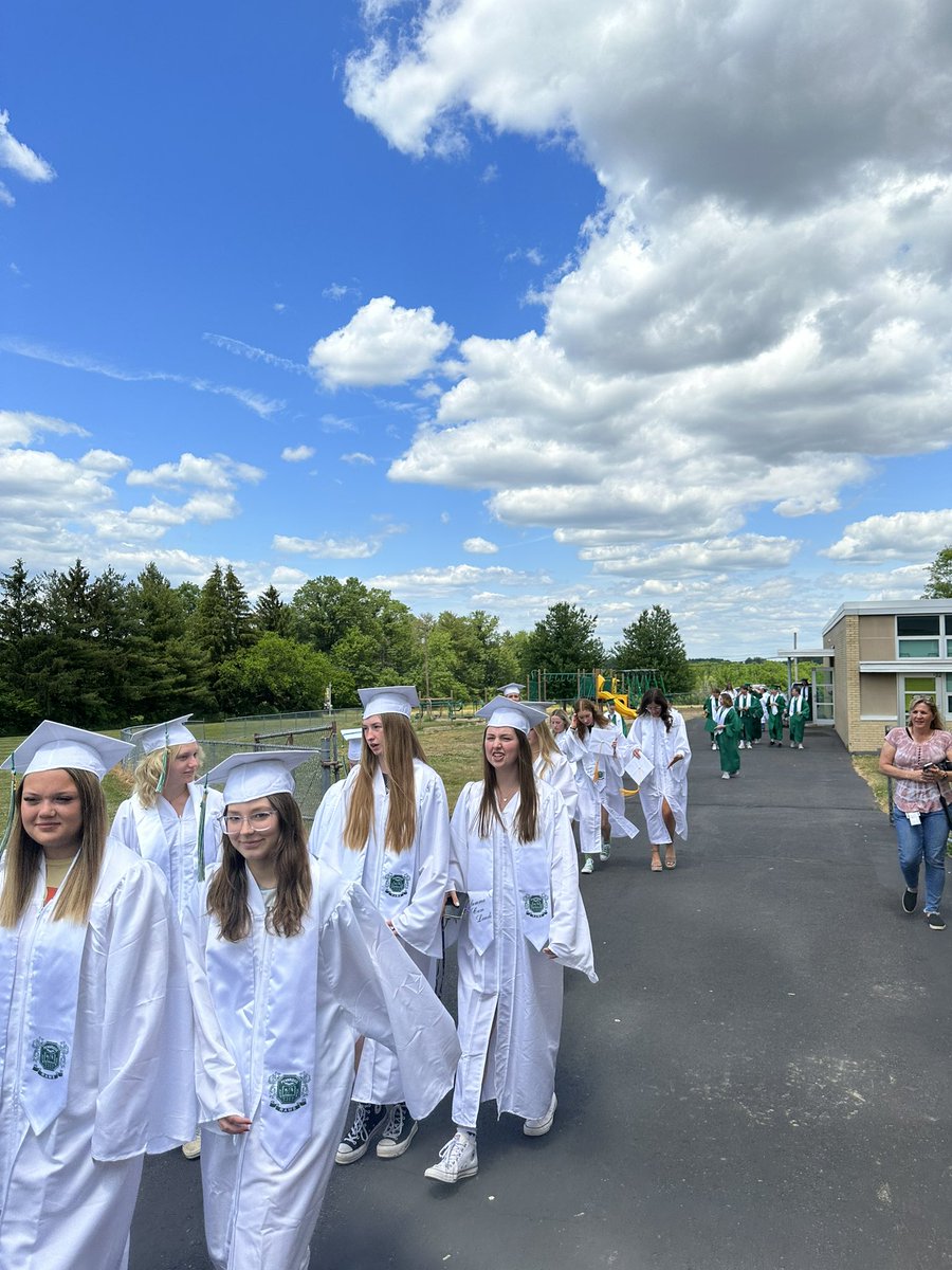 PSDSeylar's tweet photo. “People don’t buy what you do; they buy why you do it.” This right here is why educators do what they do. 👆🏻👆🏻👆🏻

It was such an honor and privilege to have our graduating seniors walk our hallways a final time together. @PennridgeSD #seylar #simonsinek https://t.co/ZYtfgvU36R