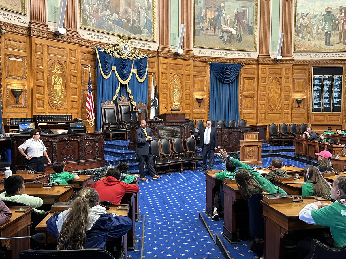 missklipfel's tweet image. Thank you @RepBradJones for an amazing visit to the @MAStateHouse for the @HoweManningTTU 4th grade #governmentinaction #whereiexplore