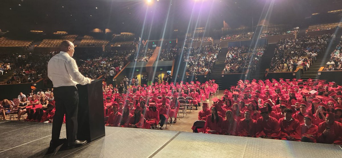 Elev8schoolai's tweet photo. 2023 graduates addressed by @miketyson his message to our students was powerful #MLMP #privateschool #changinglives #Danielpuder #education @Danielpuder https://t.co/La5VdOQqvQ