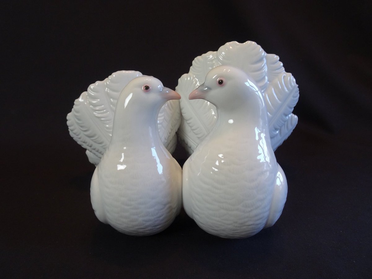 #Lladro Couple of #Doves #Figurine #1169 #Vintage Kissing #Birds Sculpture #vintageetsy #etsy #etsyvintage #vintagefigurine #vintagelladro Order here etsy.com/listing/147575…