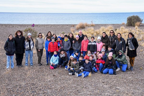 MollMadryn's tweet photo. Comenzó a desarrollarse una nueva edición del programa “Los chicos de Madryn reciben a las ballenas”  @Gus_Sastre @munimadryn @MLizurume @MarcosGrosso @martinebene #Madryn #Aluar #albamar           https://t.co/wtLo29uSwK https://t.co/VCz8WNjVSE