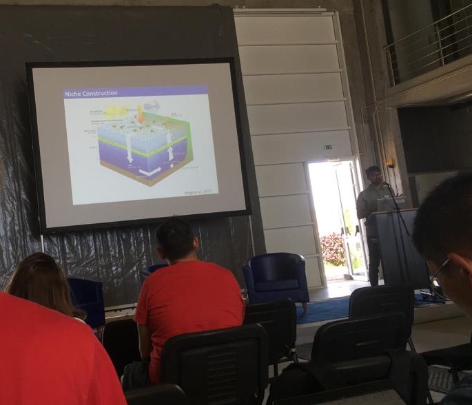 Earlier today at the <a href="/SOLAS_IPO/">SOLAS</a> summer school at <a href="/OSCM_/">OSCM</a> in 🇨🇻, <a href="/avarvind/">Arvind Singh</a> gave an interesting intro. to his talk — telling us about why we don't study phytoplankton because they produce most of the oxygen we breathe.