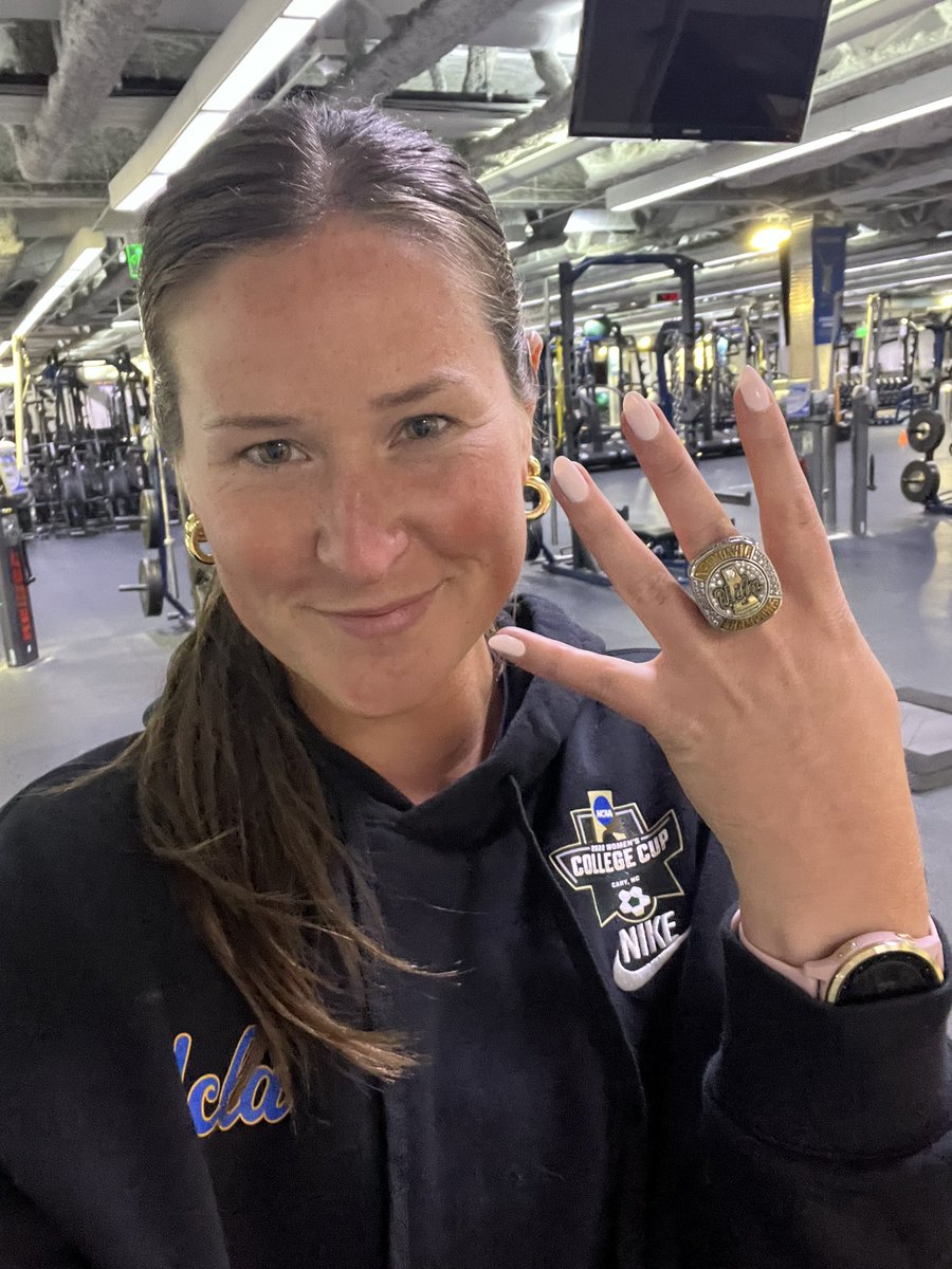 CoachPaigeScho's tweet photo. Decorated 4s Up! https://t.co/FHMMGwXc94