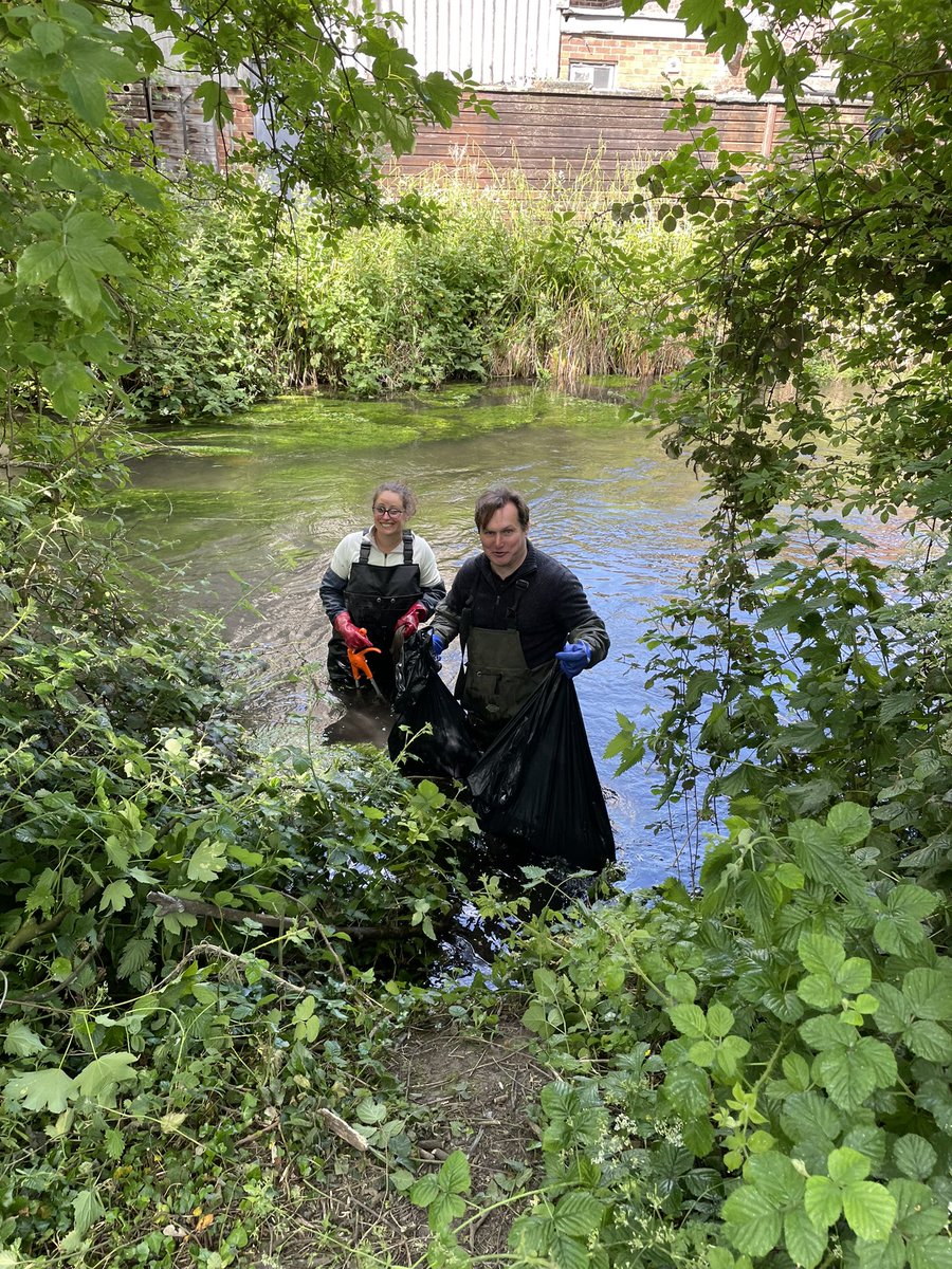 chilternrangers's tweet photo. #WorldEnvironmentDay2023 River Wye: litter out, plants in & an evening to explore and learn about it.
Thanks to the funders inc. @BucksCouncil HW Community Board @ChilternsCCC @HeritageFundUK
@DefraGovUK #GRCF @marsh_group we looked at 3/9 of the new boards this evening ! https://t.co/wEzkHmtoPQ
