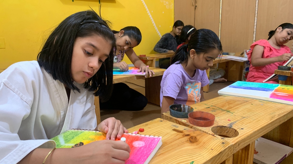 Unlock your child's creative potential with our art & craft classes! Our classes are designed to help your child explore their imagination and express themselves in a fun and engaging way.

Visit our family - our world now:
l8r.it/v2xq

#juniorpenciandchai #artschool