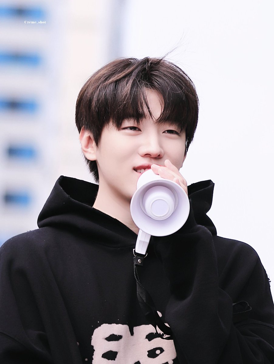 230606 더쇼 #재찬
매니저님이 너무 잘생겼어요..ꢭ