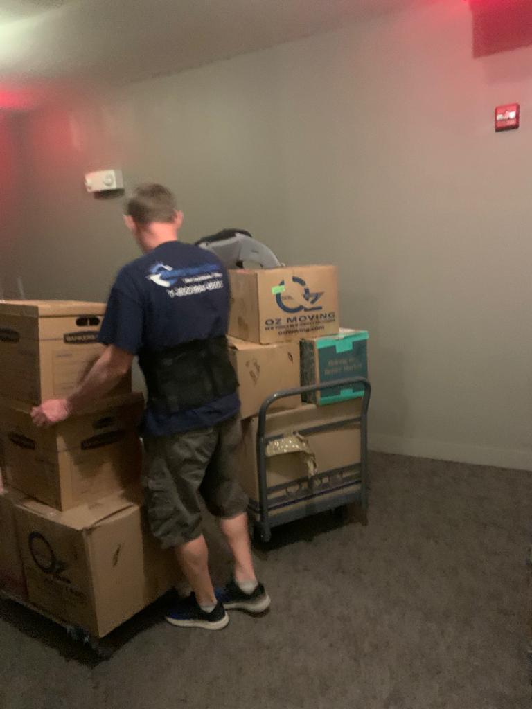 sharpvanlines's tweet image. When life decides it's time for a change of scenery, it's the hardworking heroes at Sharp Van Lines that come to your rescue! 
💪🚚 These guys aren't just movers - expertly packing your precious belongings with an ease📦✨ 

#SharpVanLines #MovingMagic #HomeSweetNewHome