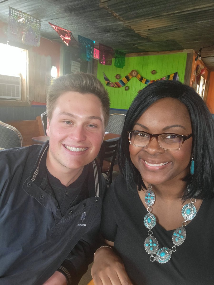 CoachCole02's tweet image. Found @McKinneyNorthHS Alumni in Lubbock today!! 

🧡💙🐶💙🧡
#OnceABulldogAlwaysABulldog #BlueVerse