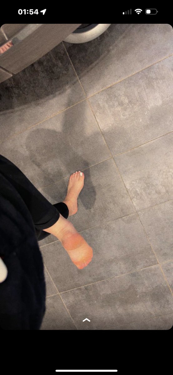 badiiiiiess's tweet photo. des chiens pour me rembourser mon resto de ce soir ? 🦶🏻😚
#findom #feetpic #fetichiste #moneyslaves #soumis #feetfethish https://t.co/RqaR9xcwdN