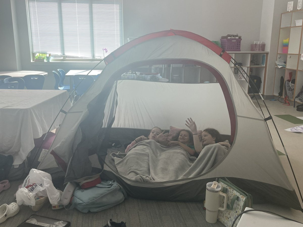 BaucomGray3's tweet photo. The great campout today! We made s’mores and friendship bracelets, watched Peter Pan, and played bingo. https://t.co/Wm246m8bs0