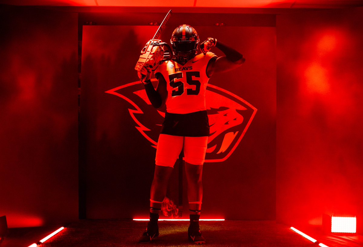 Boise (Idaho) Bishop Kelly offensive lineman Rakeem Johnson started his official visit tour with a visit to Oregon State 247sports.com/Article/Oregon…