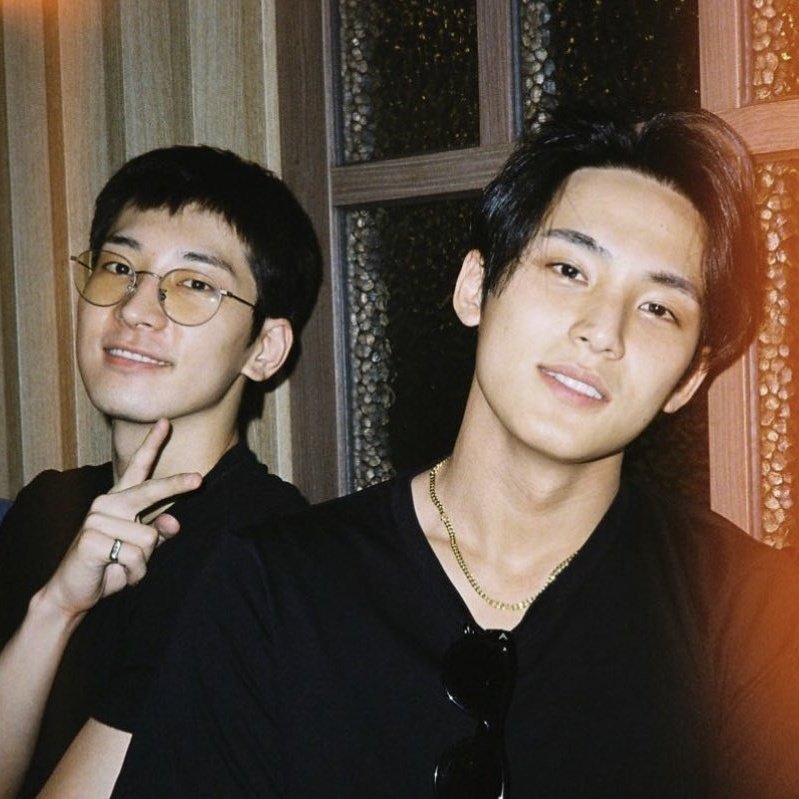 MinWonsLadyLove's tweet photo. "how is he?"                          "he's still with me" https://t.co/cEHcqnbRLz
