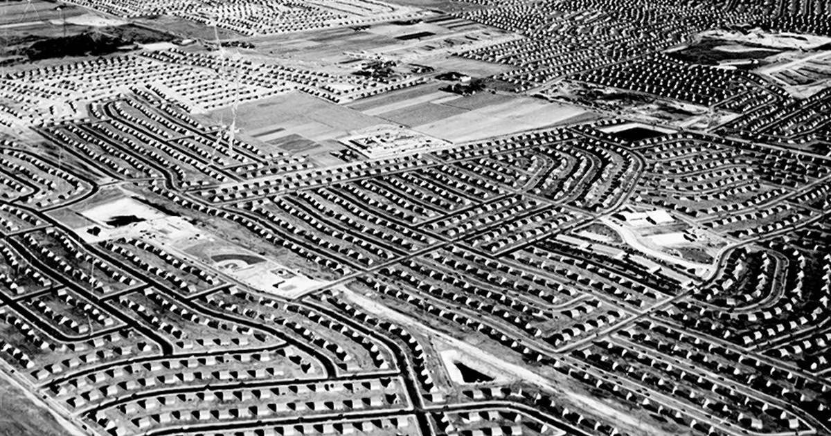 vincent_feroce's tweet image. To conclude all the great work our 8th graders did this year;
Ss will make connections to our local area using #googlesites to display how our communities on LI had a large impact in the expansion of post WWII life in the U.S.
Stay tuned!
#RamCulture @WhufsdRams @wh_secondary