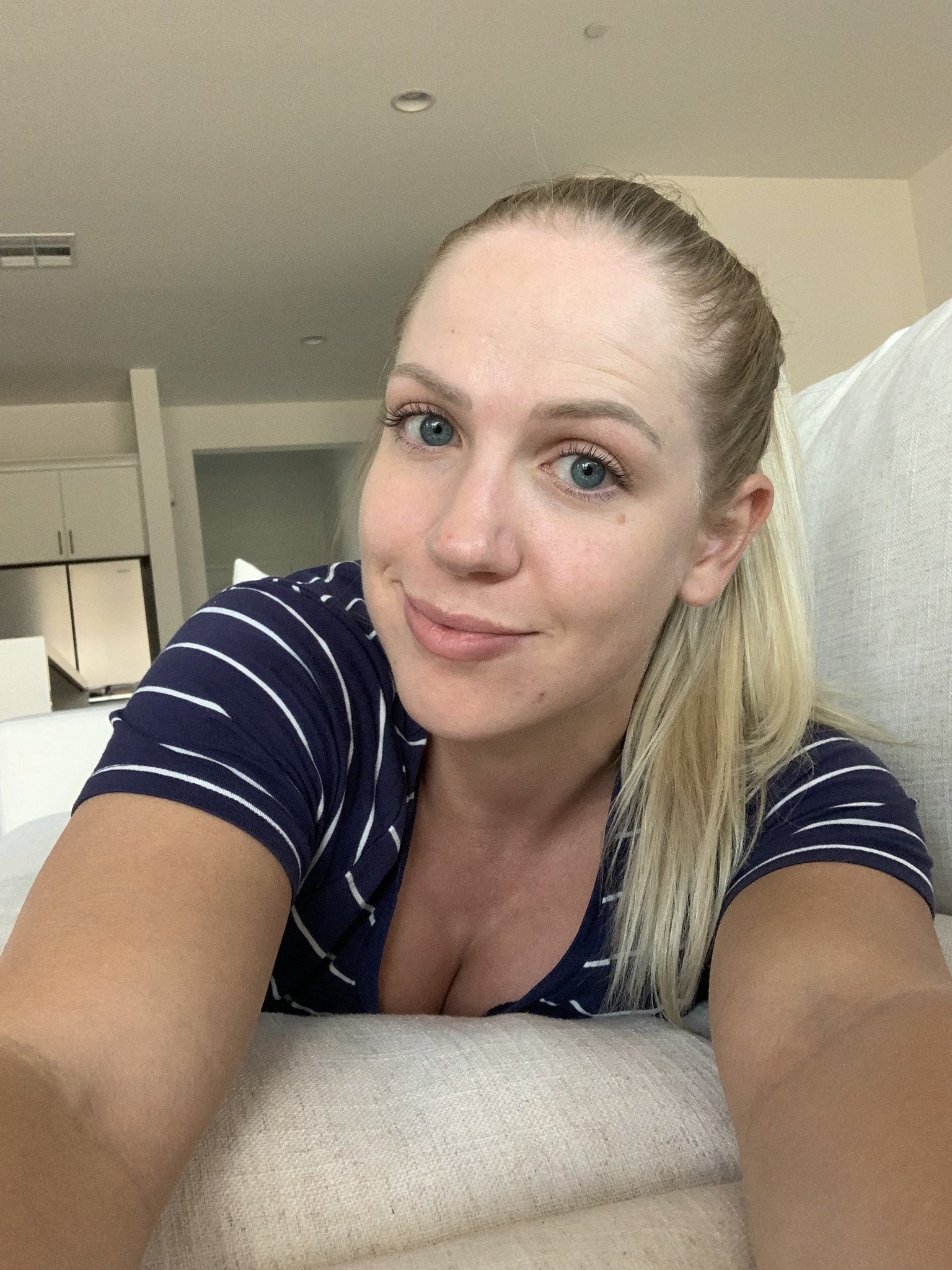 joycezarza1 on Twitter "Would you cuddle with me? 🥰 https //t.co/FBRDK7cJ95" / Twitter