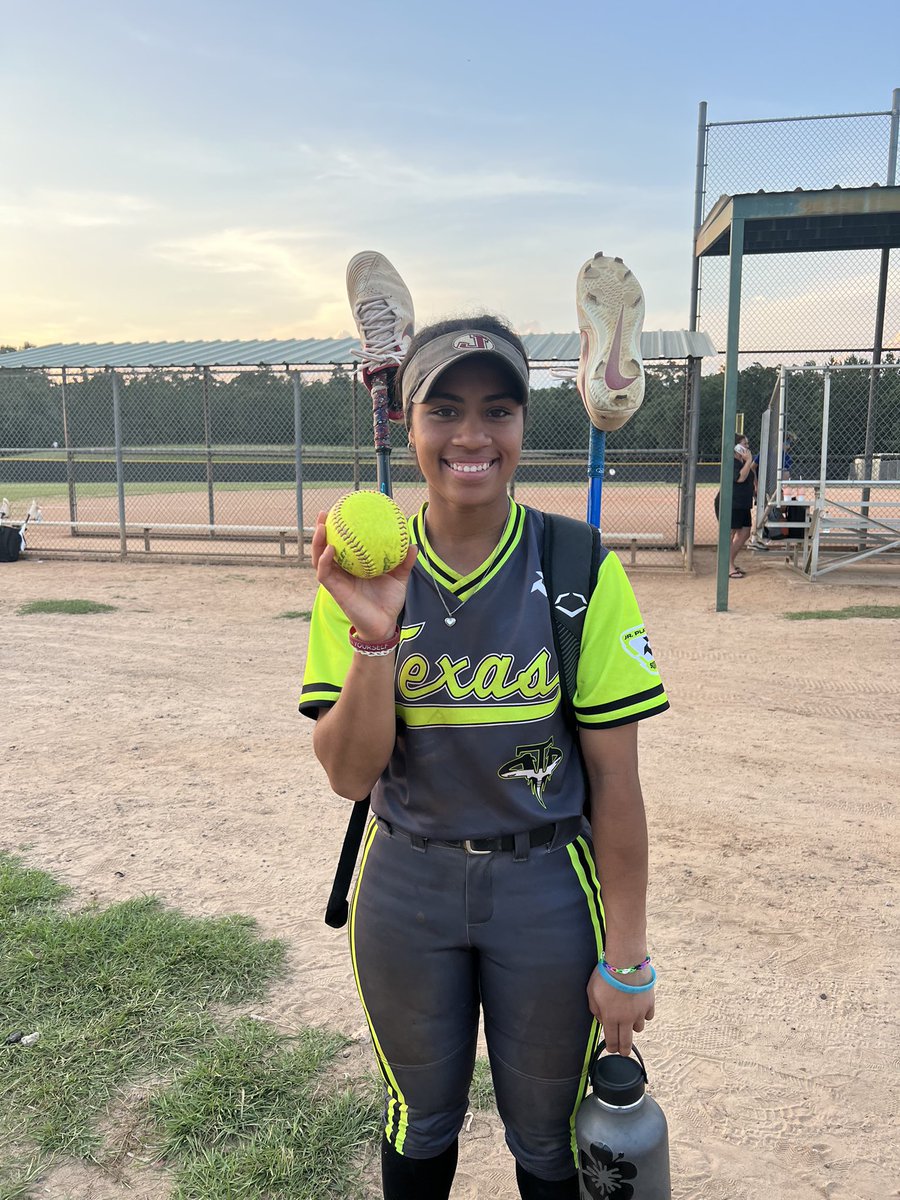 Added a new member to the Diva Bomb Squad this weekend! Welcome <a href="/kalani_sells/">Kalani Sells</a> ans congratulations on the first team homer of the summer. 💣