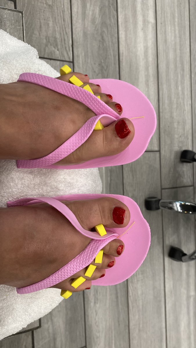 karlaxxxlane's tweet photo. Manicure, pedicure, lunch, and a movie 🍿 with @AmyLoel https://t.co/NwQ8Hp57Uu