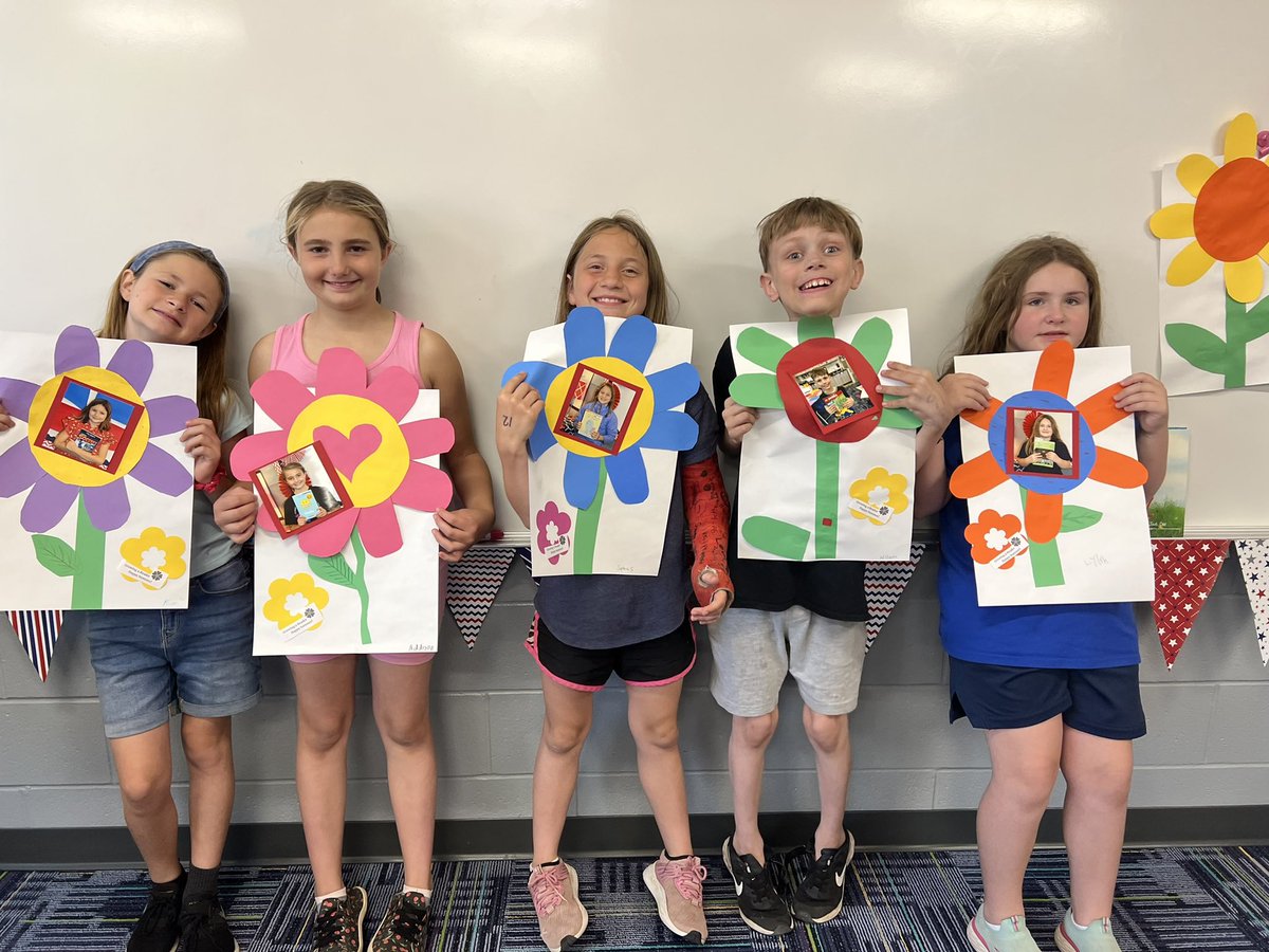 blockerbie_gl's tweet image. 🌸🌺These 3rd grade readers have grown so much!! Very proud of them!!🌸🌺 #growingreaders #gogulllake @glbluedevils @rwoodrow8 @ambell0727