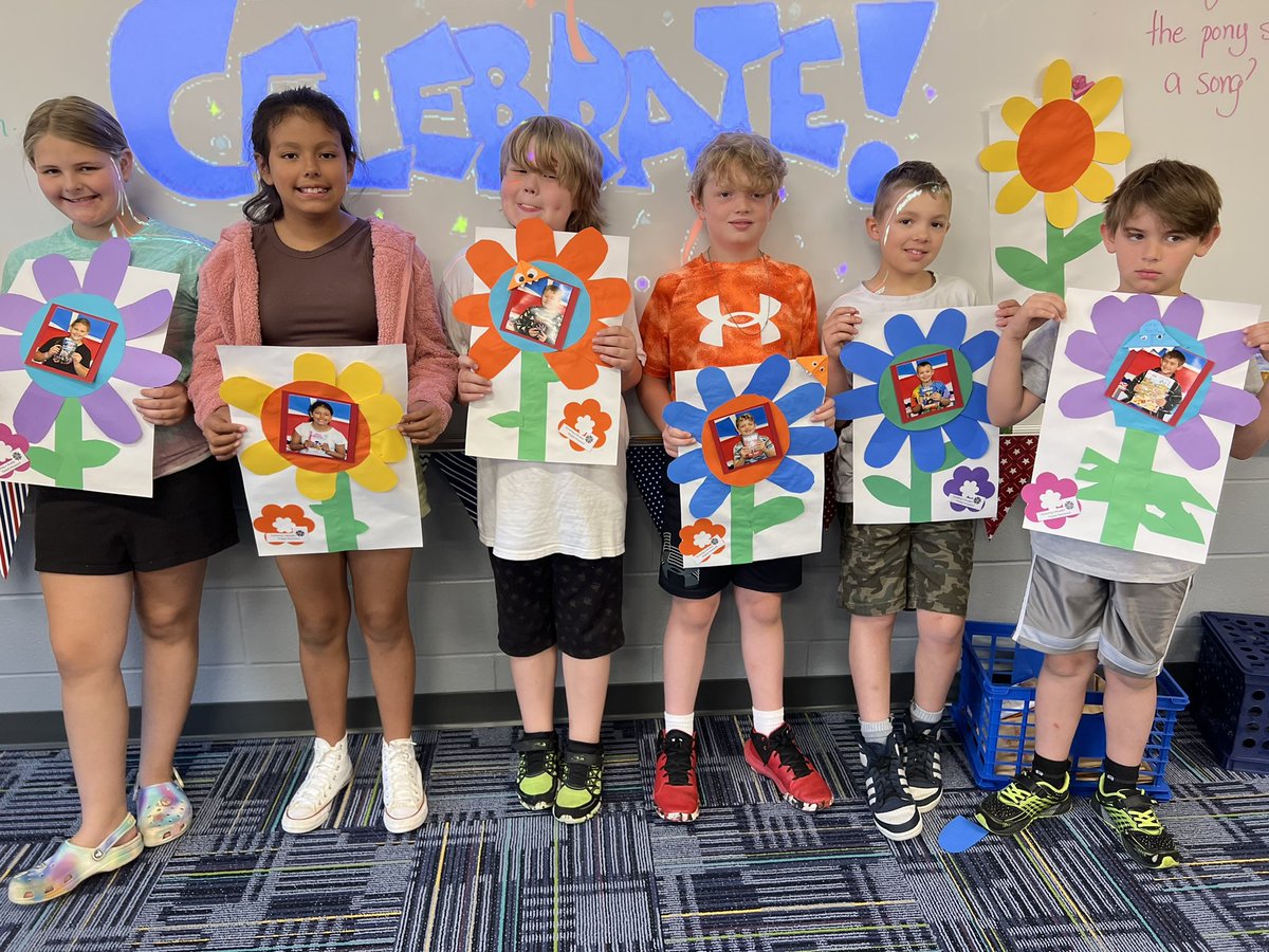 blockerbie_gl's tweet image. 🌸🌺These 3rd grade readers have grown so much!! Very proud of them!!🌸🌺 #growingreaders #gogulllake @glbluedevils @rwoodrow8 @ambell0727