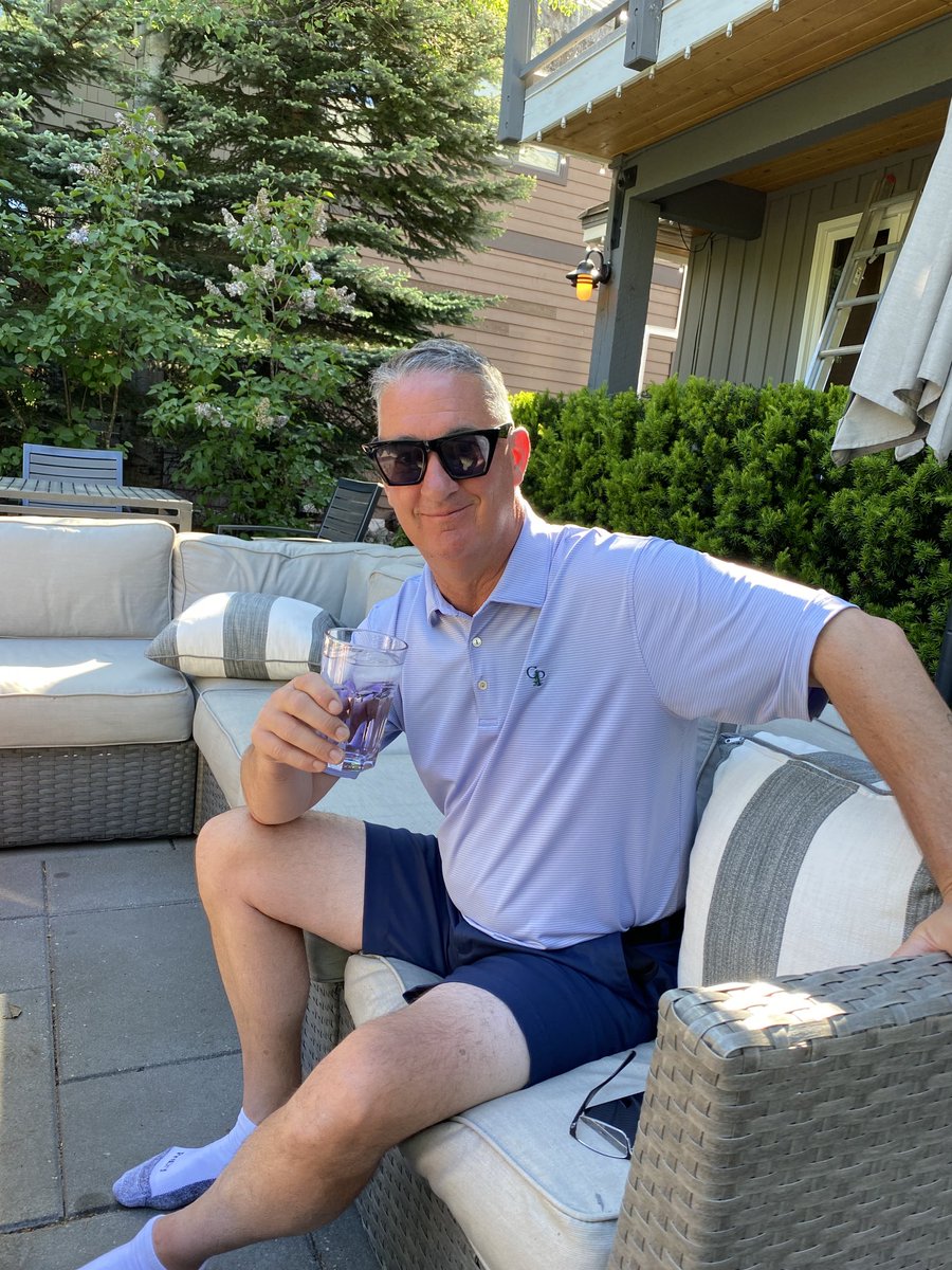 ⁦@waynemiddaugh⁩ Wayner chillaxing on our patio at Nicklaus North (Whistler) Do you think he’s bring sexy back?!?!? #CoolShades