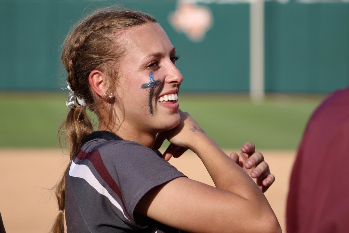vypehouston's tweet photo. “OFFICIALLY ON TOP”: Lady Oilers detail their championship season; photo gallery🥎🏆📸

@PHSLadyOSB Sr. LHP Abi Gutierrez: "We’ve been the underdogs over the past few years...proving people wrong is what really puts that fire under our butts"

READ: https://t.co/D63B3h4FU9 https://t.co/bXBEFZ9Qry