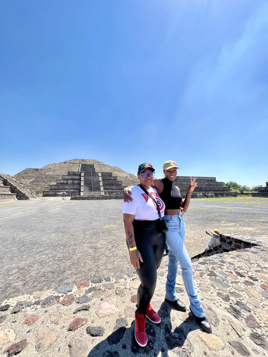 RavishingBrown's tweet photo. My mom left today and I showed her such an amazing time in México City! She said she hasn't had this much fun in a long time. Cheers to a successful first trip abroad for my Mom #motherdaughter #cdmx #grutastolantongo #teotihuacán #flyvolare https://t.co/cTxjTKPClf